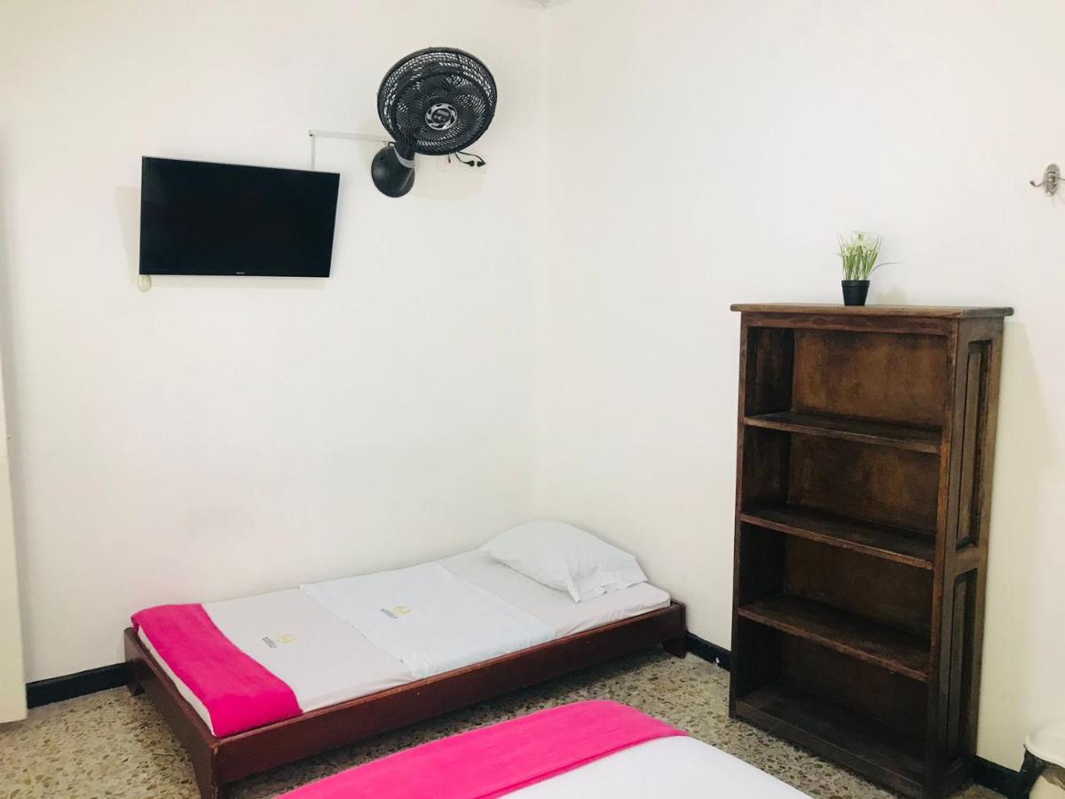 Hotel Maceo Melgar Esterno foto