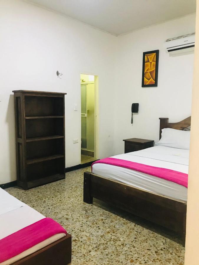 Hotel Maceo Melgar Esterno foto