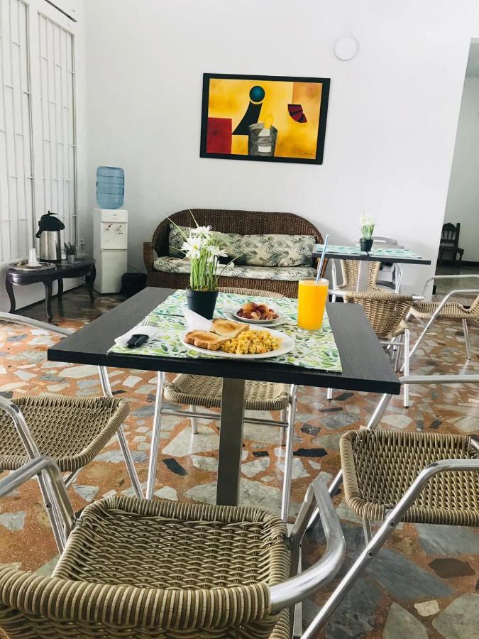Hotel Maceo Melgar Esterno foto