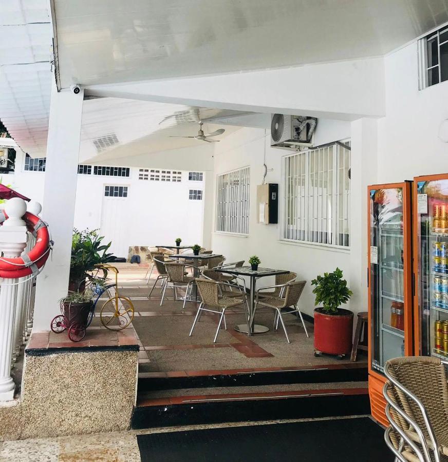 Hotel Maceo Melgar Esterno foto